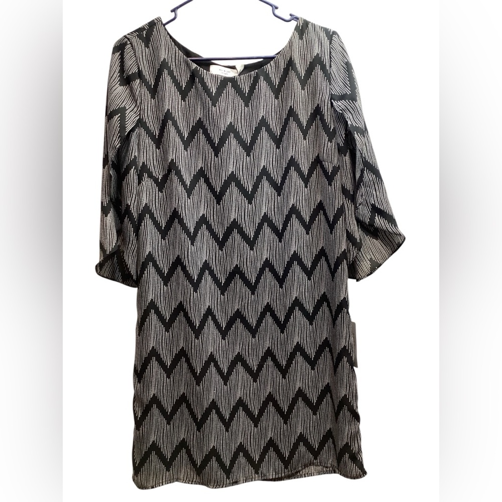 Ali & jay Black and White Zigzag Women's Top size large